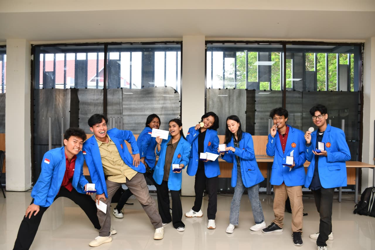 Pemberian Reward Mahasiswa Berprestasi